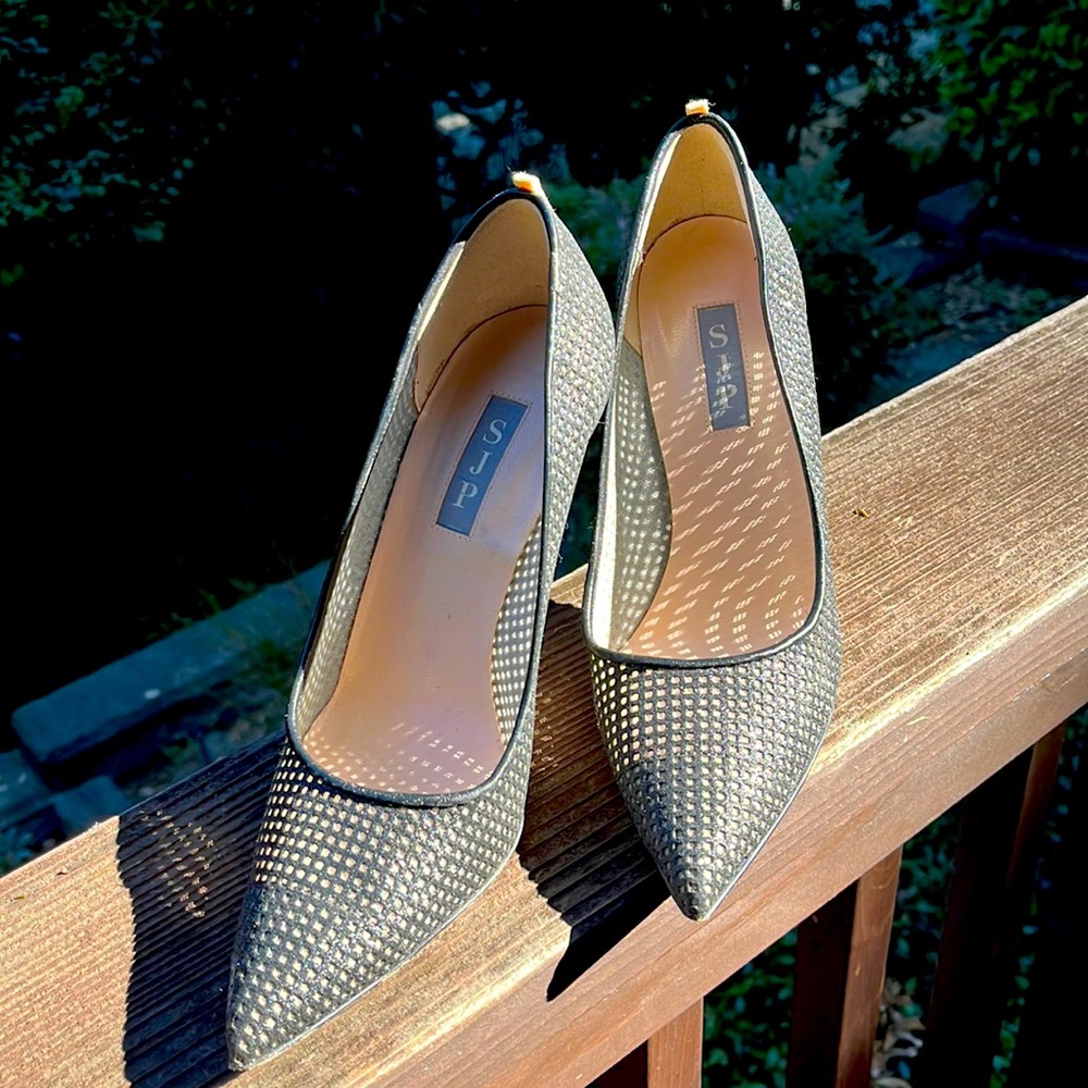 SJP Fishnet Fawns - great condition! Slight sparkle & super cute.